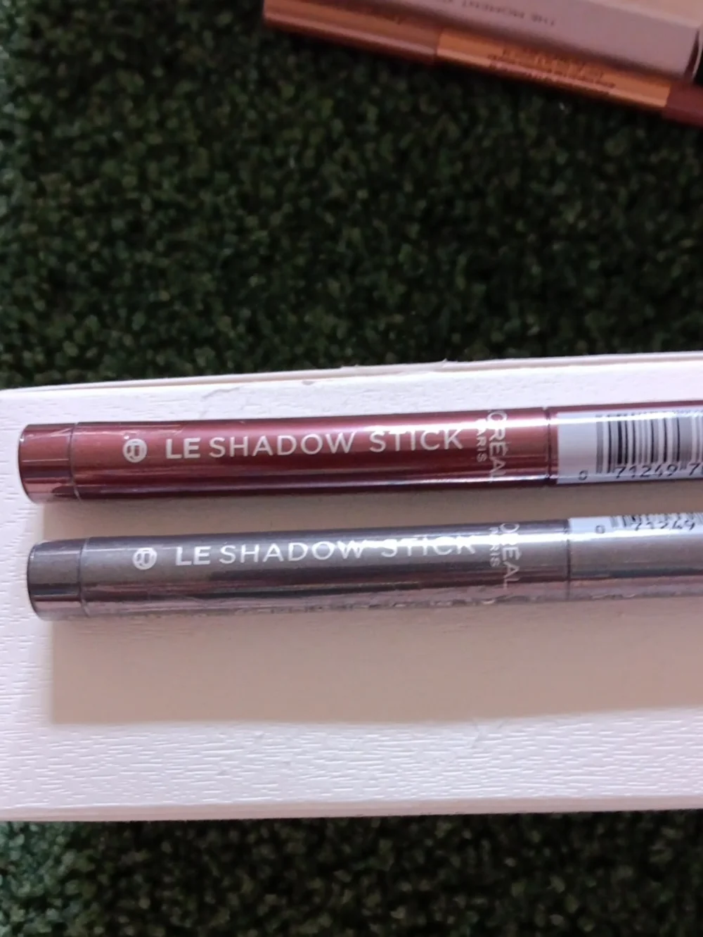 L'Oréal Le Shadow Stick Cream Eyeshadow Duo -Greyish and Plum/Copper Color.